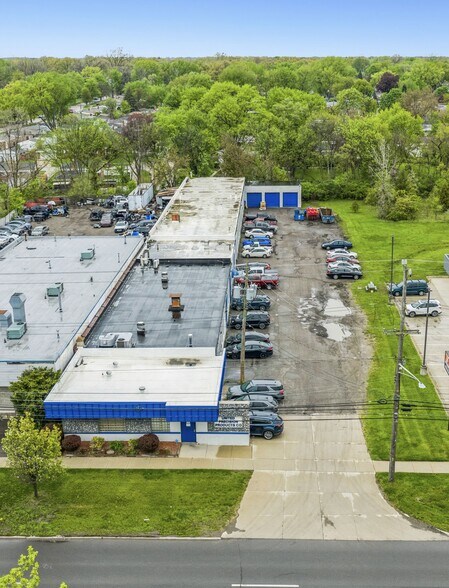 25040 Van Born Rd, Dearborn Heights, MI à vendre - Photo de l’immeuble – Image 2 sur 16