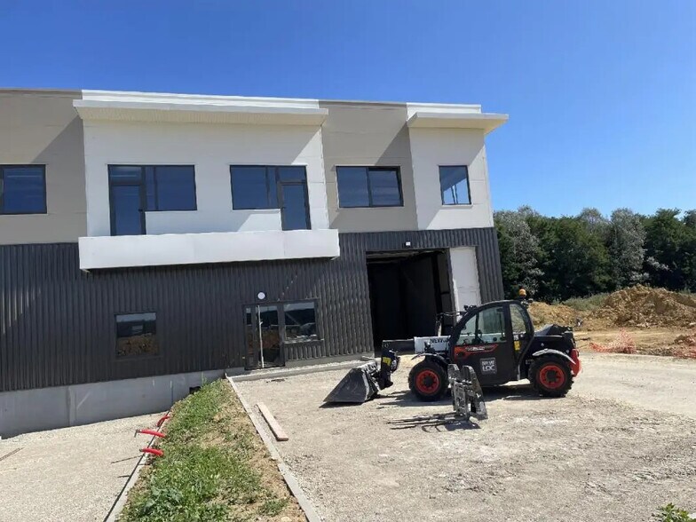 15 Rue Clément Ader, Saint-Pierre-du-Perray à vendre - Photo de l’immeuble – Image 1 sur 6