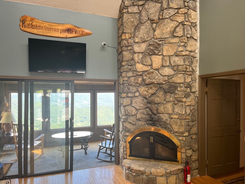 3026 Beech Mountain Pky, Banner Elk, NC à vendre - Photo intérieure – Image 3 sur 8