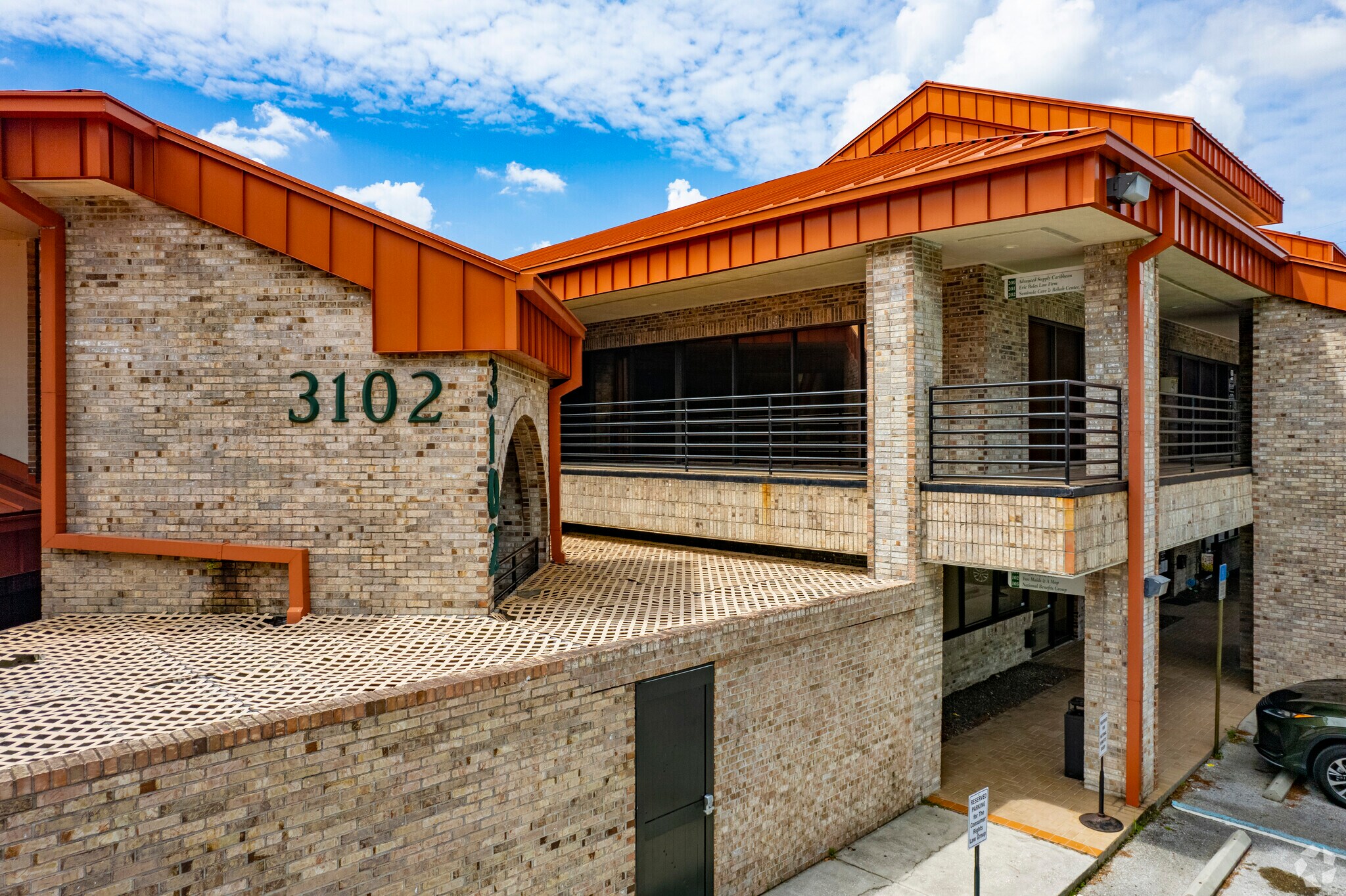 3102 W Waters Ave, Tampa, FL à louer Photo de l’immeuble– Image 1 sur 14