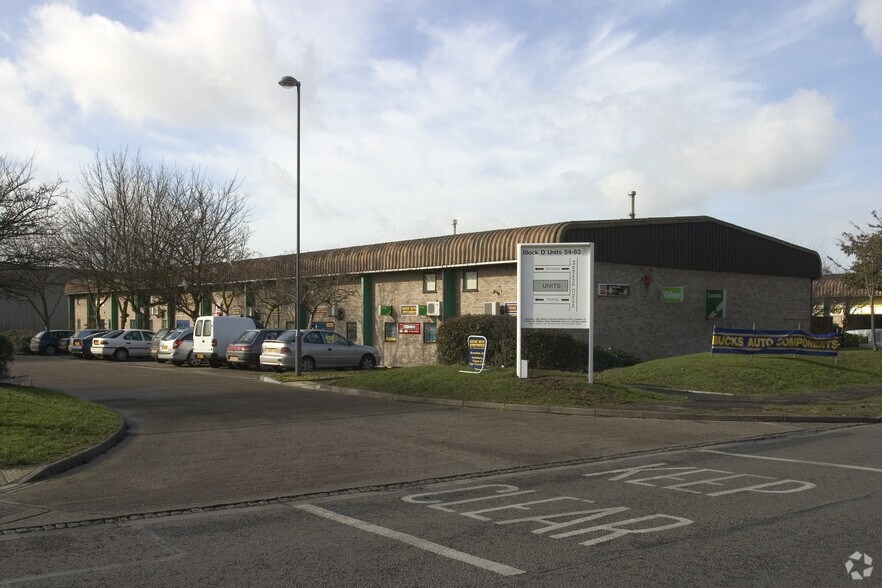 Rabans Clos, Aylesbury à louer - Photo de l’immeuble – Image 2 sur 4