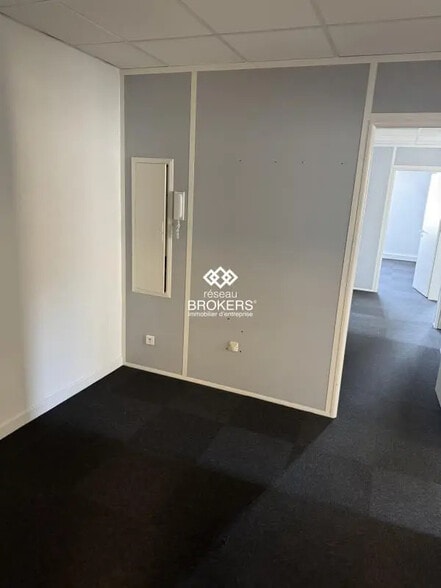 Bureau dans Brignais à vendre - Photo de l’immeuble – Image 2 sur 16