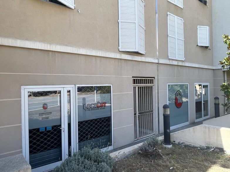 Local commercial dans Antibes à louer - Photo de l’immeuble – Image 1 sur 13