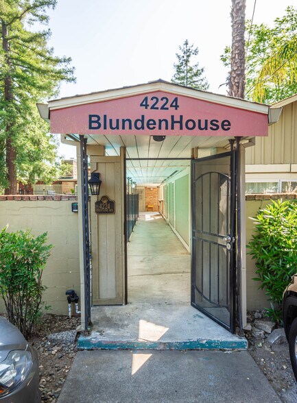 4224 Crestline Ave, Fair Oaks, CA à vendre - Photo de l’immeuble – Image 3 sur 22
