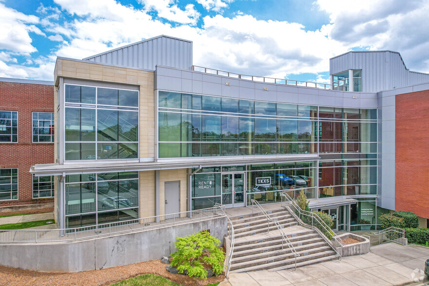 1431 W Morehead St, Charlotte, NC à louer - Photo de l’immeuble – Image 2 sur 8