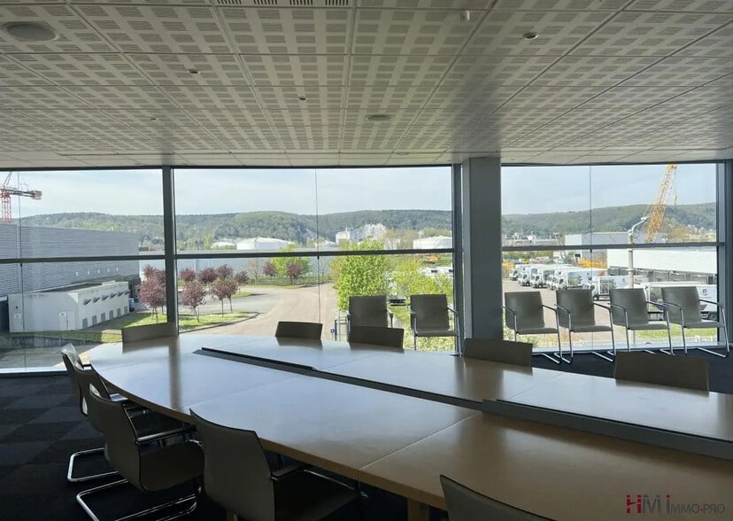 Bureau dans Le Grand-Quevilly à louer - Photo de l’immeuble – Image 2 sur 9