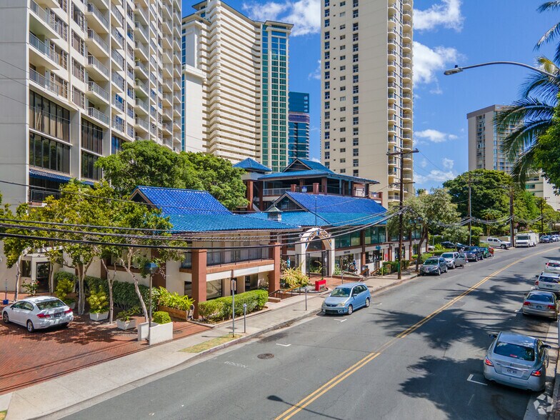 444 Hobron Ln, Honolulu, HI à louer - Photo de l’immeuble – Image 3 sur 75