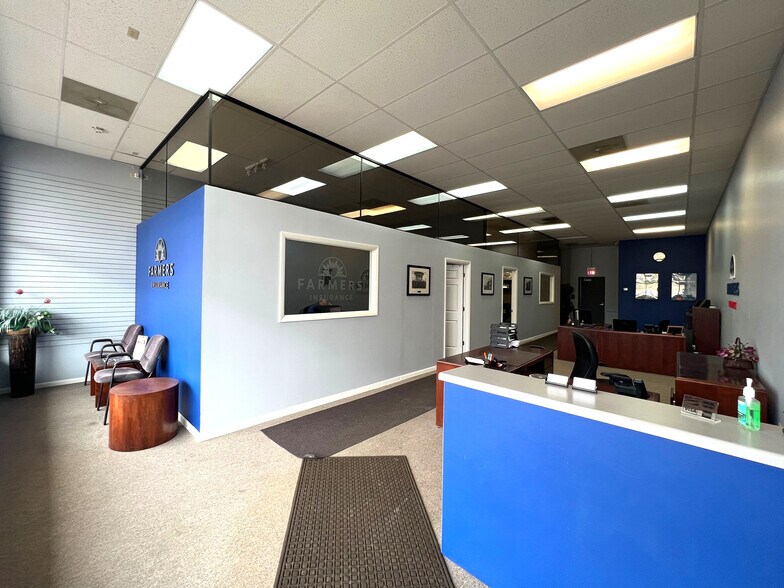 1825-1833 Larkin Ave, Elgin, IL à louer - Photo de l’immeuble – Image 2 sur 6