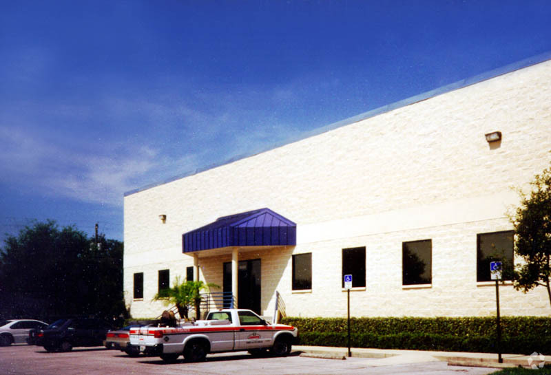5009 Tampa West Blvd, Tampa, FL à vendre - Photo de l’immeuble – Image 2 sur 4