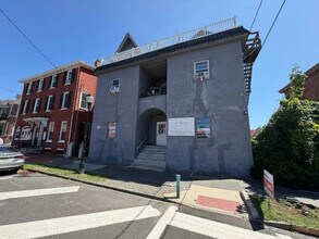 215 High St, Mount Holly, NJ à louer Photo de l’immeuble– Image 1 sur 2