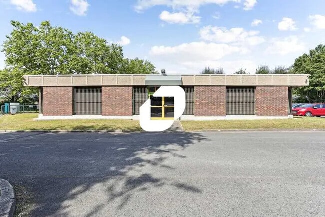 Plus de détails pour 7 Avenue Du General De Gaulle, Lisses - Bureau à louer