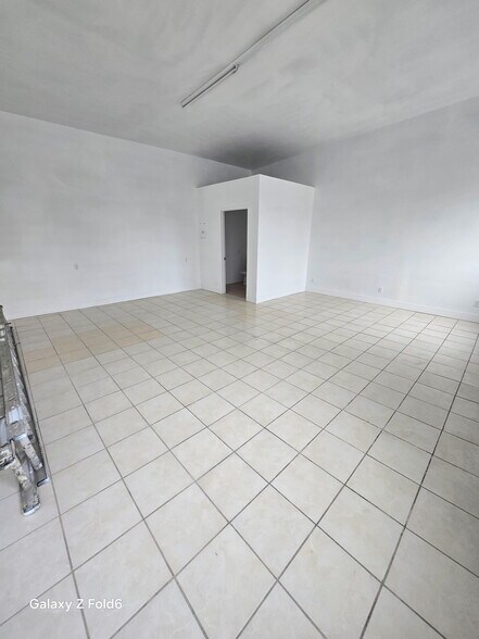 3739 W Slauson Ave, Los Angeles, CA à louer - Photo de l’immeuble – Image 3 sur 5