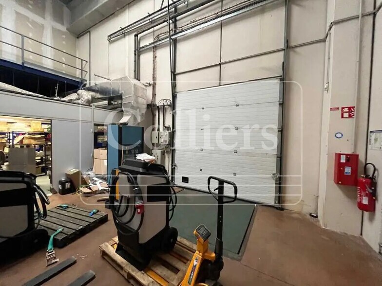 Local d’activités dans Rousset à louer - Photo intérieure – Image 2 sur 5