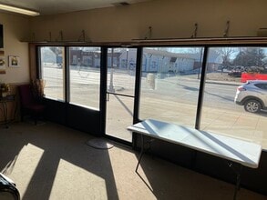 6825 Douglas Ave, Urbandale, IA à louer Photo intérieure– Image 1 sur 4