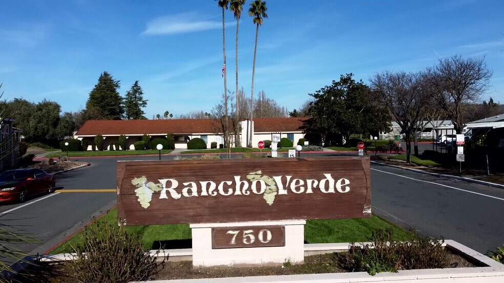 750 Rohnert Park Expy W, Rohnert Park, CA à vendre - Vidéo sur l’annonce professionnelle – Image 2 sur 22