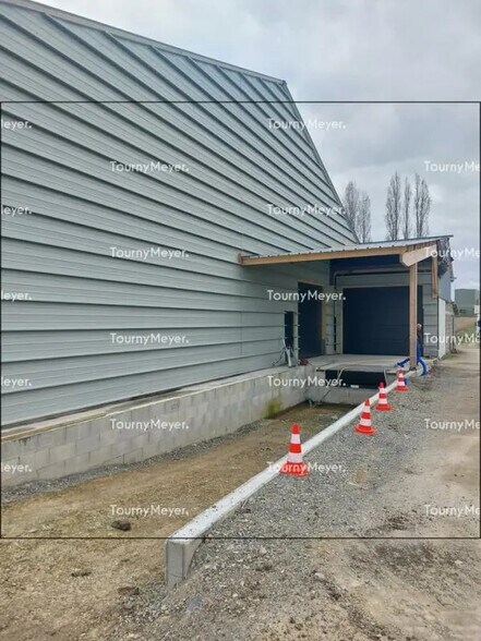 Local d’activités dans Cornillé à louer - Photo de l’immeuble – Image 2 sur 3