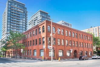 411 Richmond St E, Toronto, ON à louer Photo de l’immeuble– Image 1 sur 5