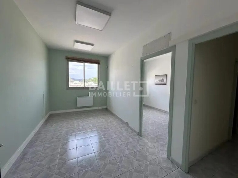 Bureau dans Tourrettes à vendre - Photo intérieure – Image 3 sur 19