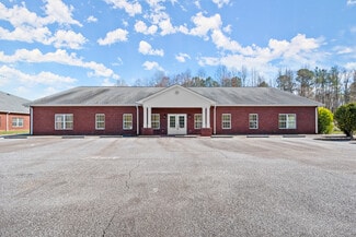 Plus de détails pour 135 Midway Dr, Cornelia, GA - Bureau à vendre
