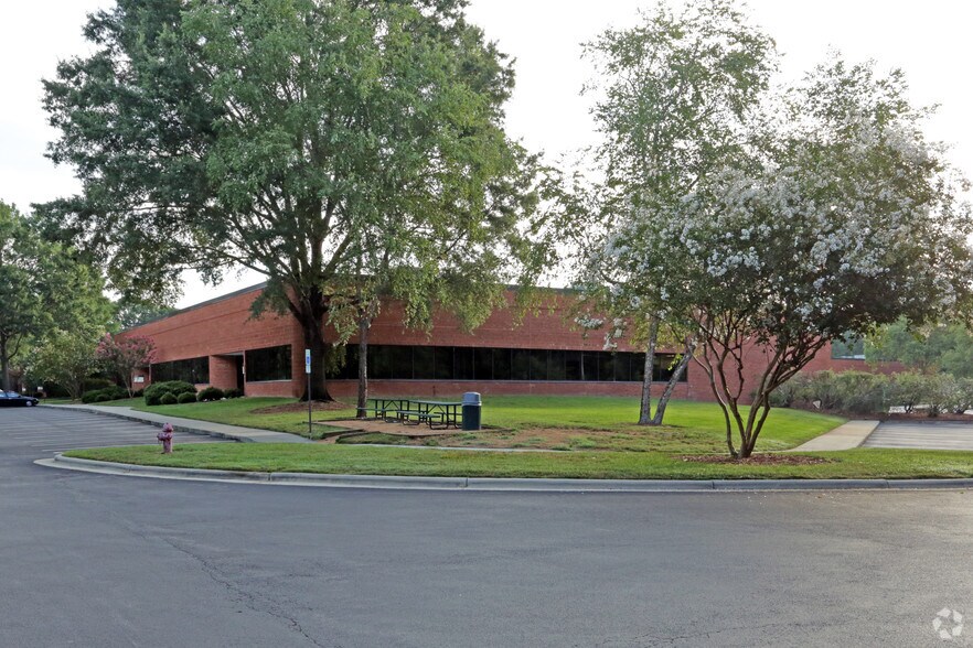 800-801 Capitola Dr, Durham, NC à louer - Photo de l’immeuble – Image 2 sur 17