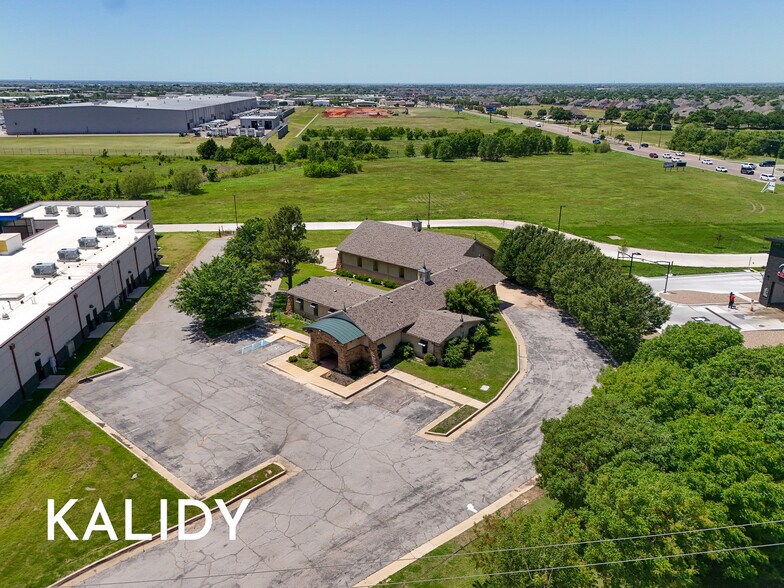 14909 N Kelly Ave, Edmond, OK à vendre - Photo de l’immeuble – Image 3 sur 54