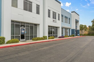 2563 Mast Way, Chula Vista, CA à louer Photo de l’immeuble– Image 2 sur 37