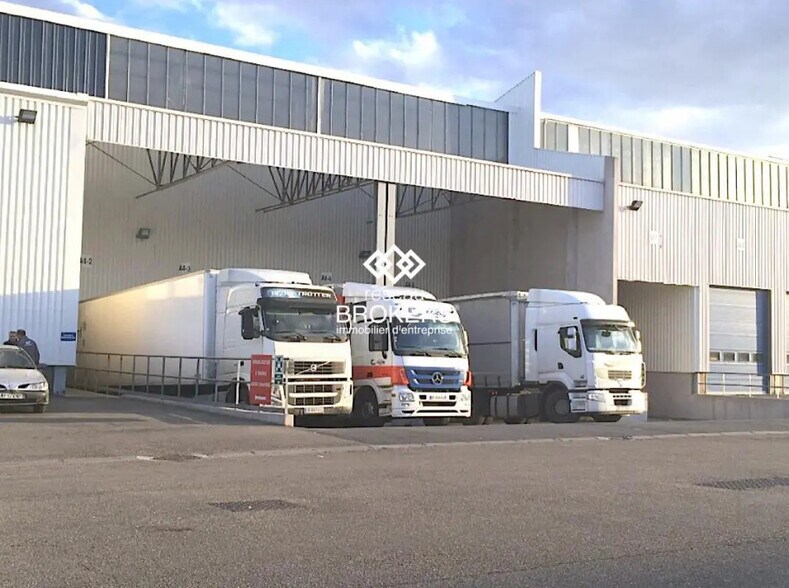 Industriel/Logistique dans Nîmes à louer - Photo de l’immeuble – Image 1 sur 3