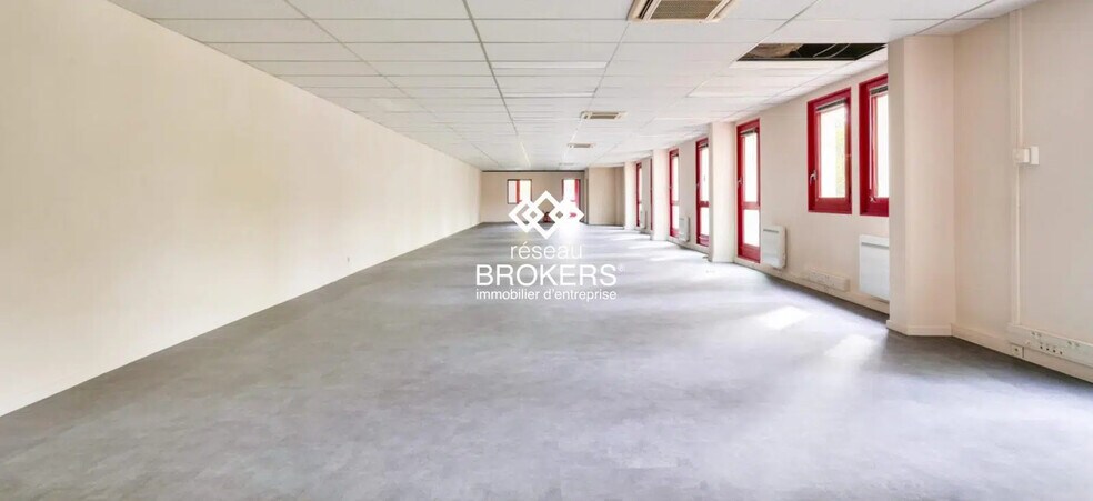 Industriel/Logistique dans Éragny à louer - Photo intérieure – Image 2 sur 2