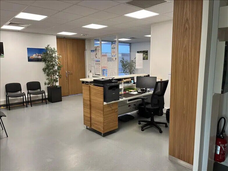 Bureau dans Saint-Cyr-sur-Loire à vendre - Photo de l’immeuble – Image 3 sur 5