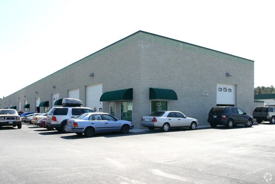 545 S Birdneck Rd, Virginia Beach, VA à louer - Photo de l’immeuble – Image 3 sur 9