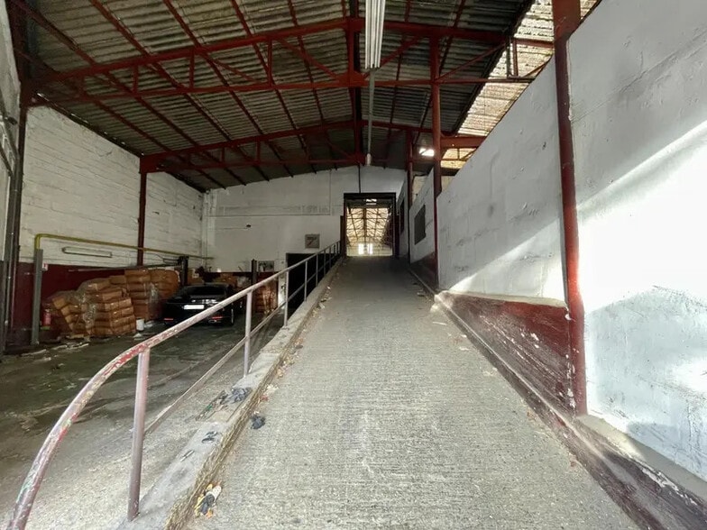 Local d'activités dans Nanterre à vendre - Photo de l’immeuble – Image 3 sur 10