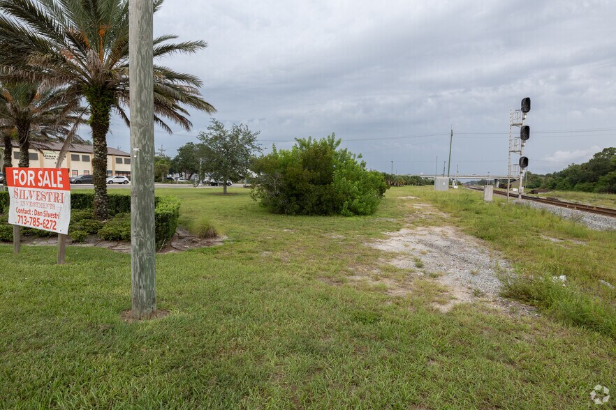 533 Canal St, New Smyrna Beach, FL à vendre - Photo principale – Image 1 sur 1