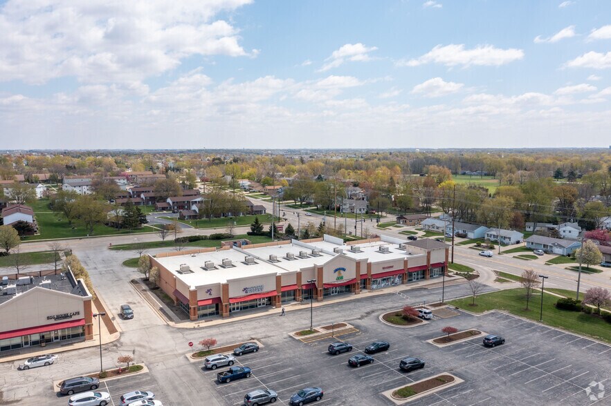 1720 Bradford Ln, Normal, IL à louer - Photo de l’immeuble – Image 3 sur 4