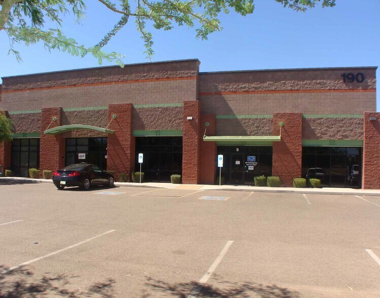 190 E Corporate Pl, Chandler, AZ à louer - Photo de l’immeuble – Image 2 sur 5