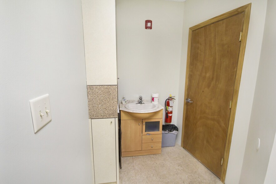 561 Cranbury Rd, East Brunswick, NJ à vendre - Photo de l’immeuble – Image 3 sur 111