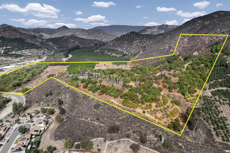 3264 Shearer Xing, Fallbrook, CA à vendre - Photo de l’immeuble – Image 2 sur 27
