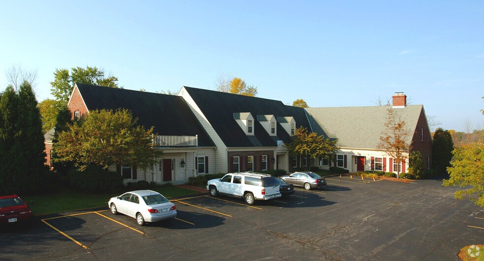 1351-1361 W Towne Square Rd, Mequon, WI à louer - Photo principale – Image 1 sur 3