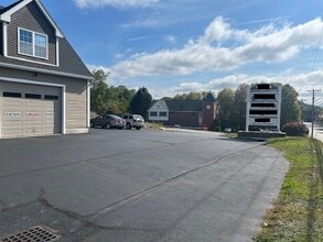 1393 Lakeview Ave, Dracut, MA à louer Photo intérieure– Image 2 sur 2