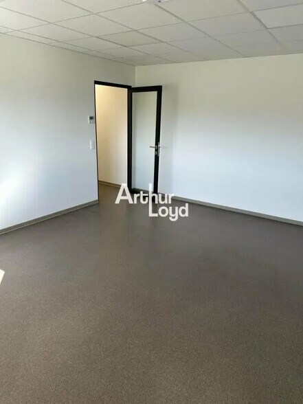 Local d’activités dans Roquebrune-sur-Argens à louer - Photo intérieure – Image 3 sur 5