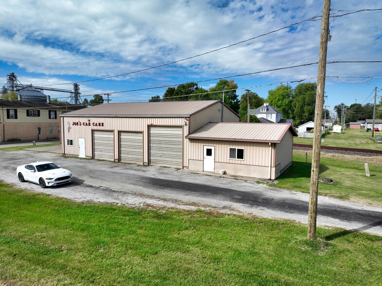 202 N. Sixth St, Altamont, IL à vendre - Photo de l’immeuble – Image 2 sur 21