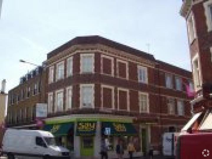 High St, Londres à louer - Photo de l’immeuble – Image 2 sur 3