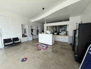 7739-7743 Fay Ave, La Jolla, CA à louer Photo intérieure– Image 1 sur 8