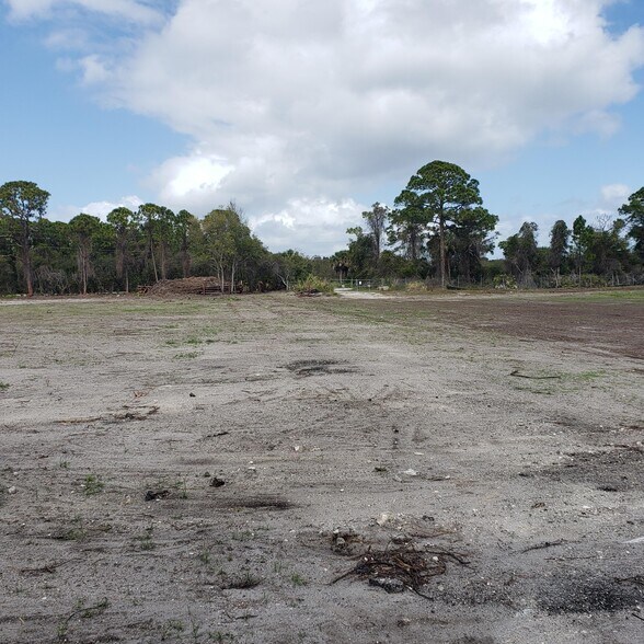 5590 N Highway 1, Palm Shores, FL à louer - Photo de l’immeuble – Image 3 sur 4
