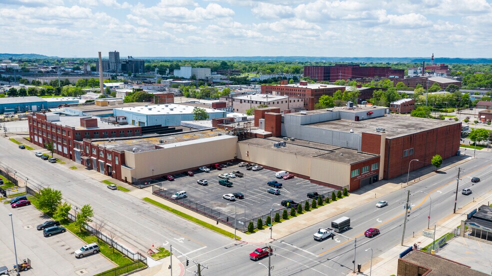 1100 W Broadway, Louisville, KY à louer - Photo de l’immeuble – Image 1 sur 8