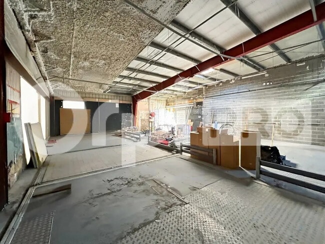 Plus de détails pour 30 Rue Albert Einstein, Montluçon - Local commercial à louer