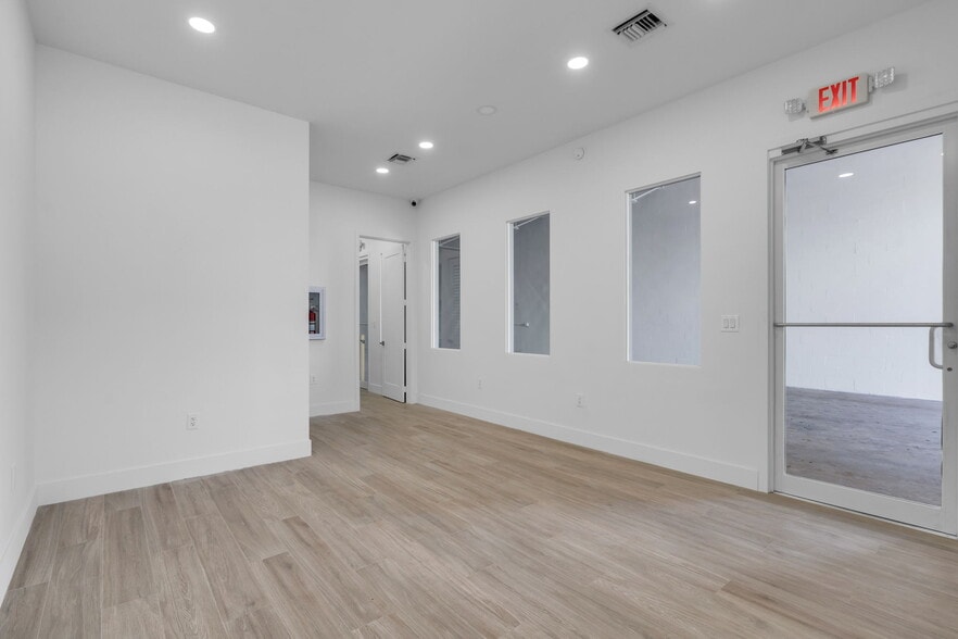 2605-2645 W 6th Ave, Hialeah, FL à louer - Photo de l’immeuble – Image 1 sur 19