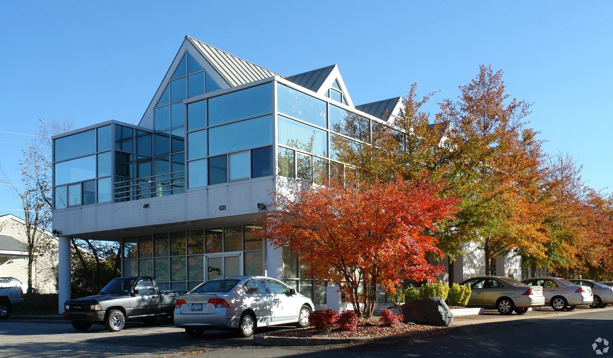 1912 E NC Highway 54, Durham, NC à louer Photo principale– Image 1 sur 9