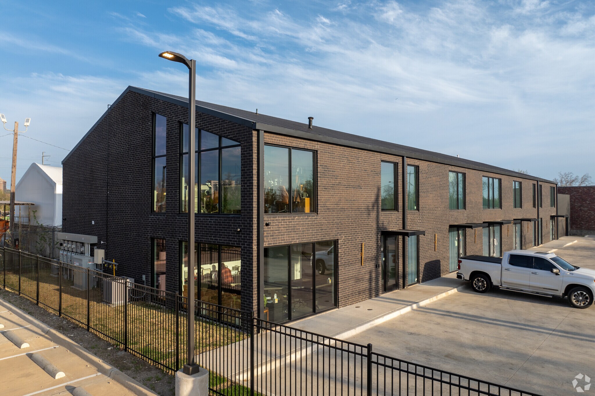 4750 Iberia Ave, Dallas, TX à vendre Photo de l’immeuble– Image 1 sur 23