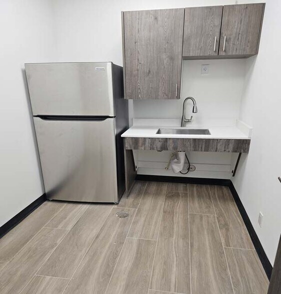 8800 NW 15th St, Miami, FL à louer - Photo de l’immeuble – Image 1 sur 14