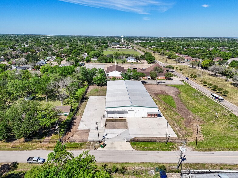 13810 Ambrose, Houston, TX à vendre - Photo de l’immeuble – Image 1 sur 7